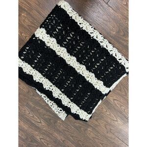GORGEOUS BLACK & CREAMY WHITE GRANNY SQUARE CROCHET AFGHAN BLANKET THROW 44"X77"